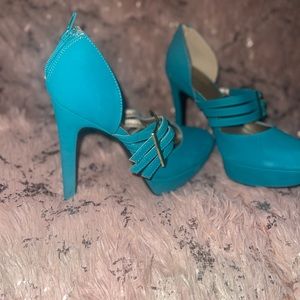 Turquoise heel. Size 9